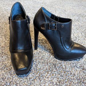 Guess 5" heel booties size 9